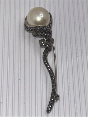 Judith Jack Sterling Silver Marcasite Brooch with Cream Pearl